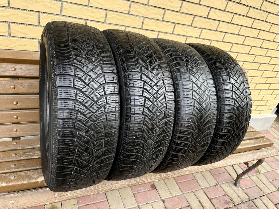 Шини резина 215.65 R17 Pirelli Зима 22 рік