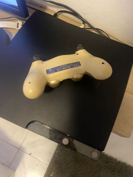 PlayStation 3 e comando golden edition ps4