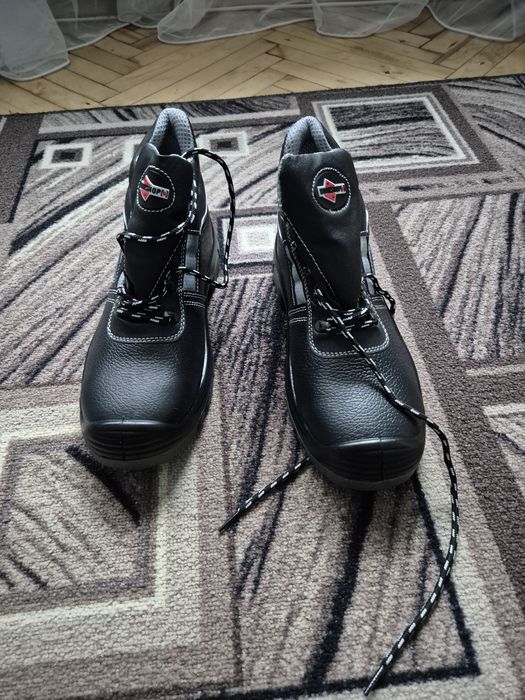 Захисні черевики