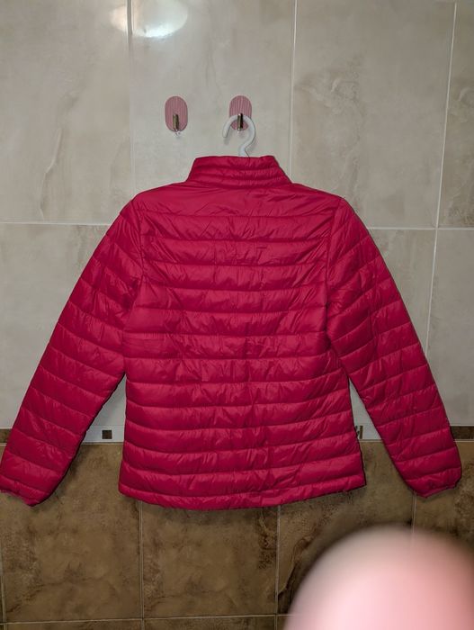 Продам женскую короткую куртку, р.М, новая