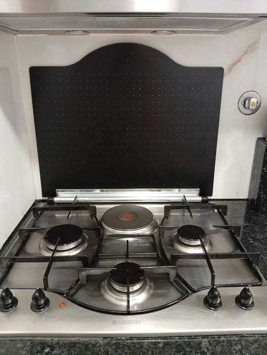 Placa a gás com boca elétrica