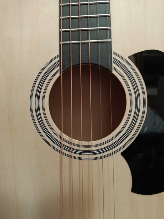 гитара акустическая бежевая три четверти