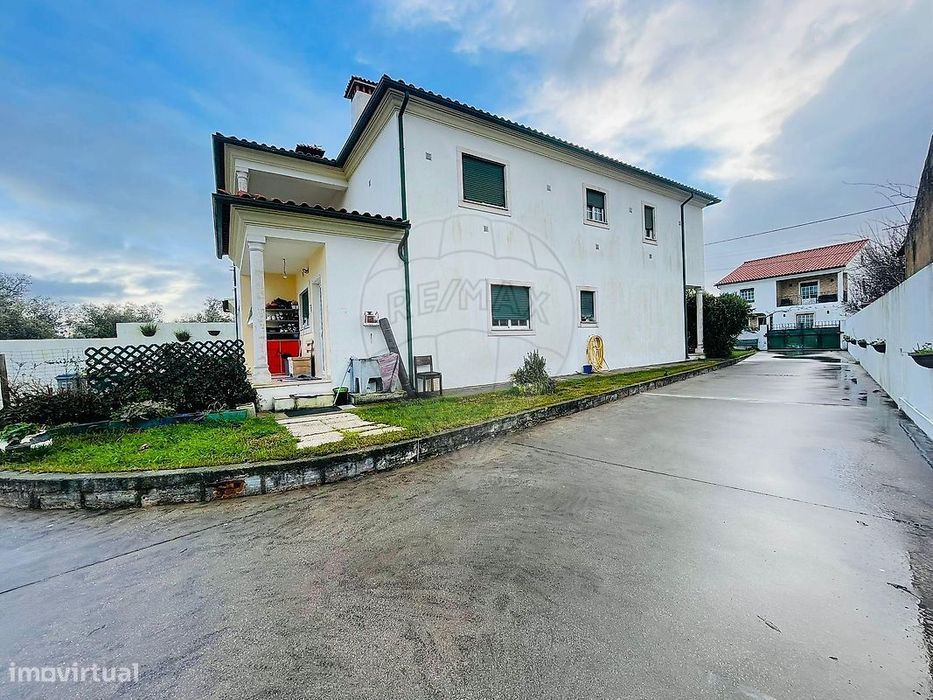 Moradia T4 para venda