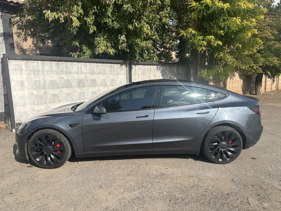 Tesla model 3 performance