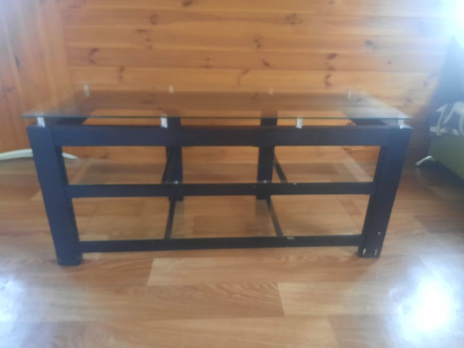 .Журнальный стеклянный столик