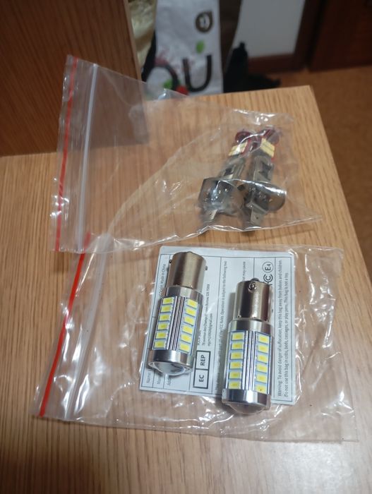 Vendo2  pneus  205 55 r 16  e lampedas led