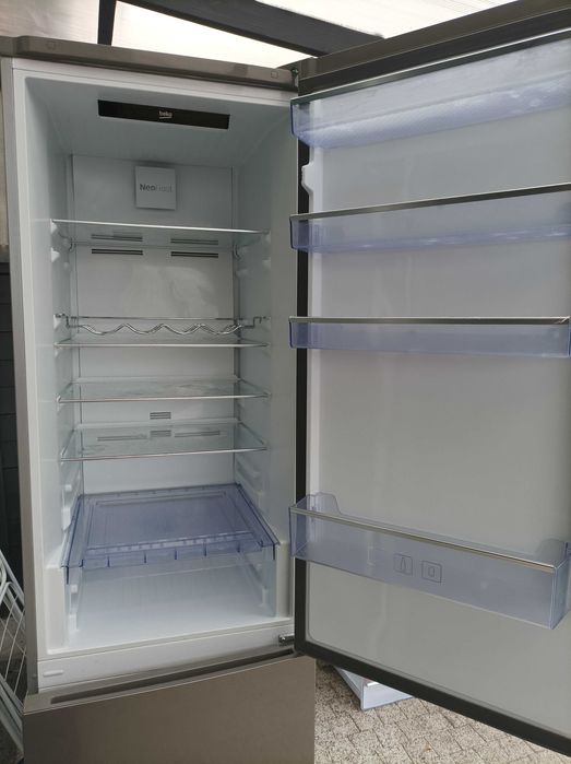 Lodówka Beko uszkodzona