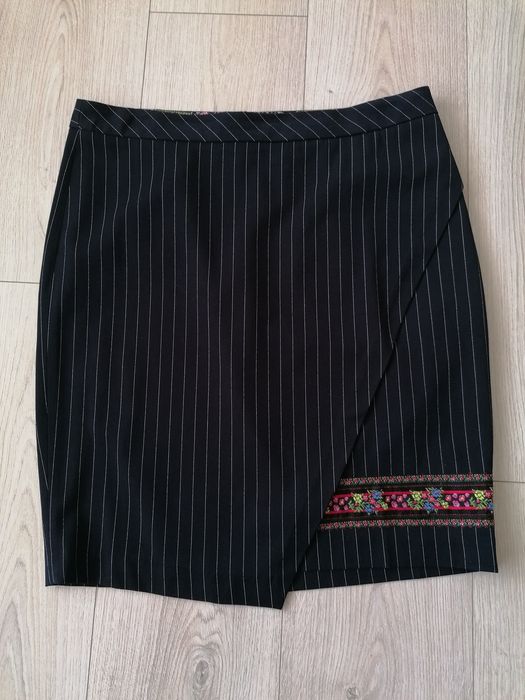 Piękna elegancka spódnica Desigual