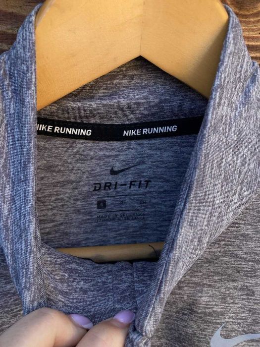 Жіночі сірі спортивні лосини nike