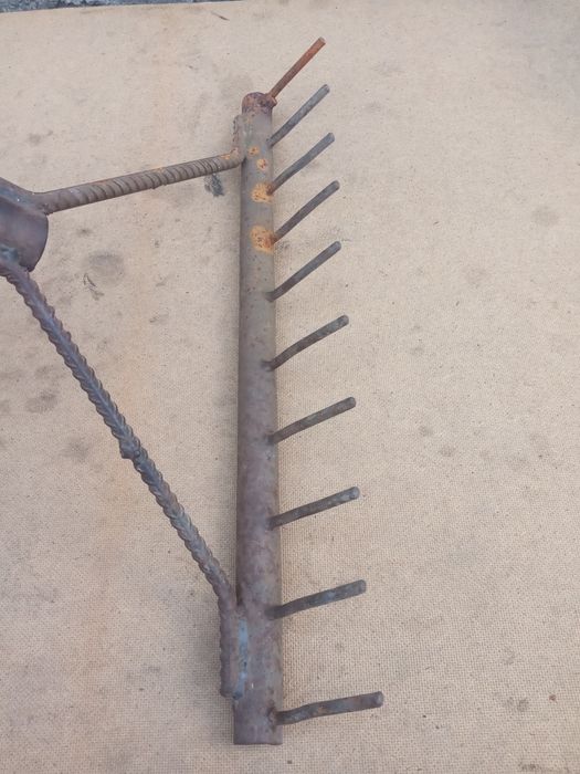 Граблі металеві господарські