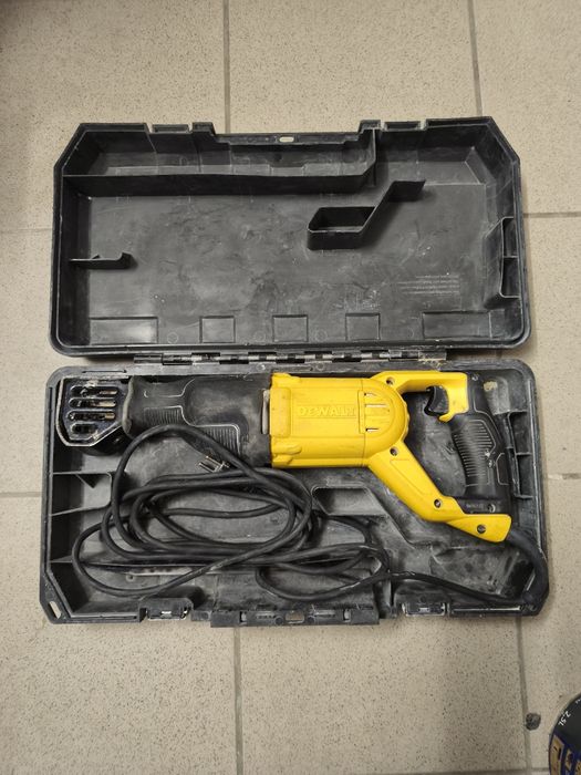 DeWalt DWE 305 - Piła szablasta