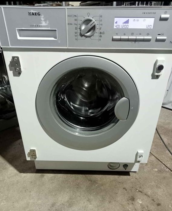 Máquina de lavar roupa AEG de encastre