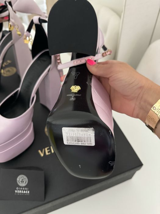 Босоножки versace