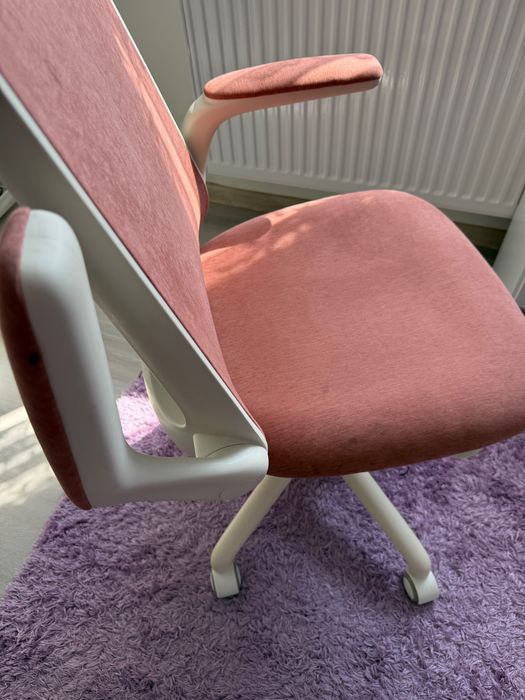 Fotel biurowy z podnóżkiem Easy White Różowe Grospol