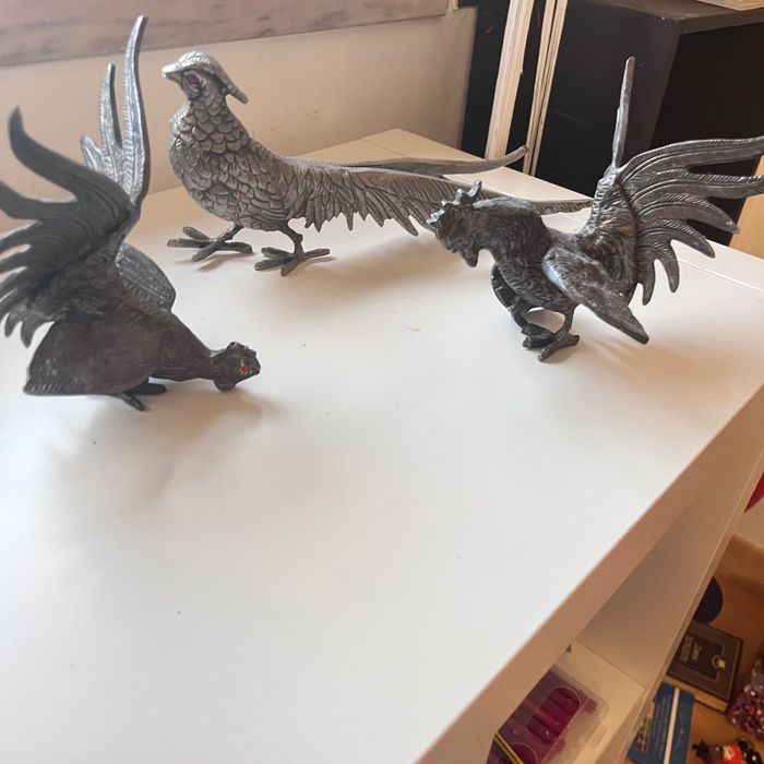 Conjunto de estatuetas vintage – 2 galos + faisão decorativo