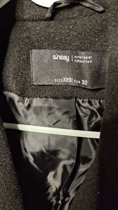 Пальто чорне з поясом