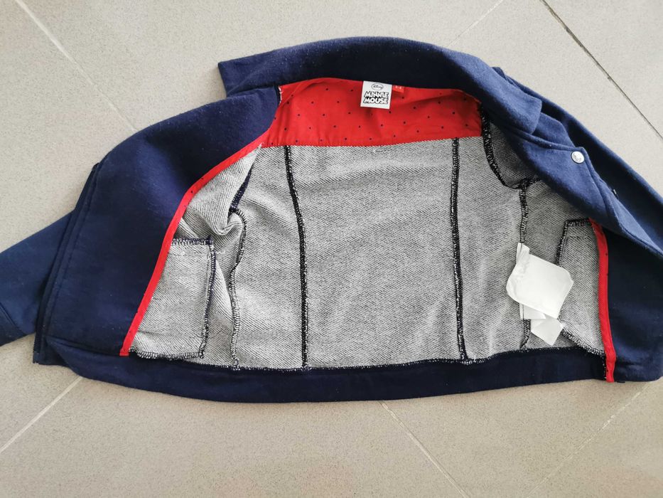 Casaco Minnie azul escuro e vermelho