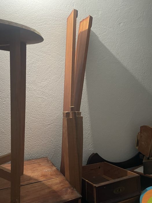 Cama atiga  em estado razoavel