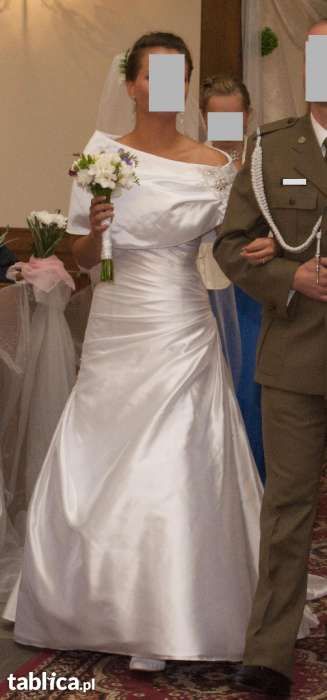 Suknia ślubna – śliczna, delikatnie zdobiona