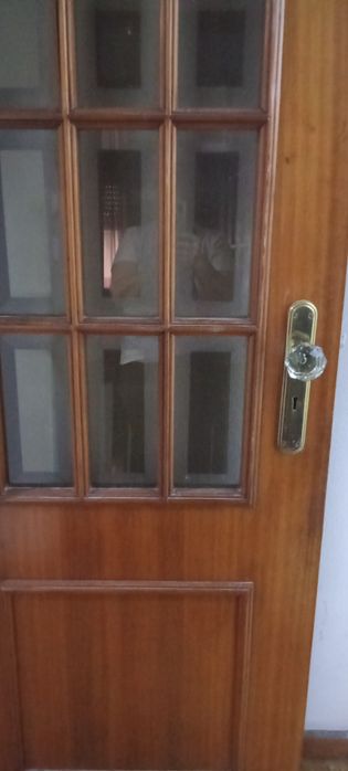 Porta em madeira em bom estado