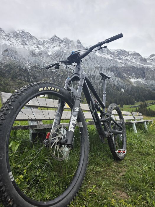 YT Capra 29" | Fox | SRAM | Enduro / All Mountain | Gotowy do jazdy
Na