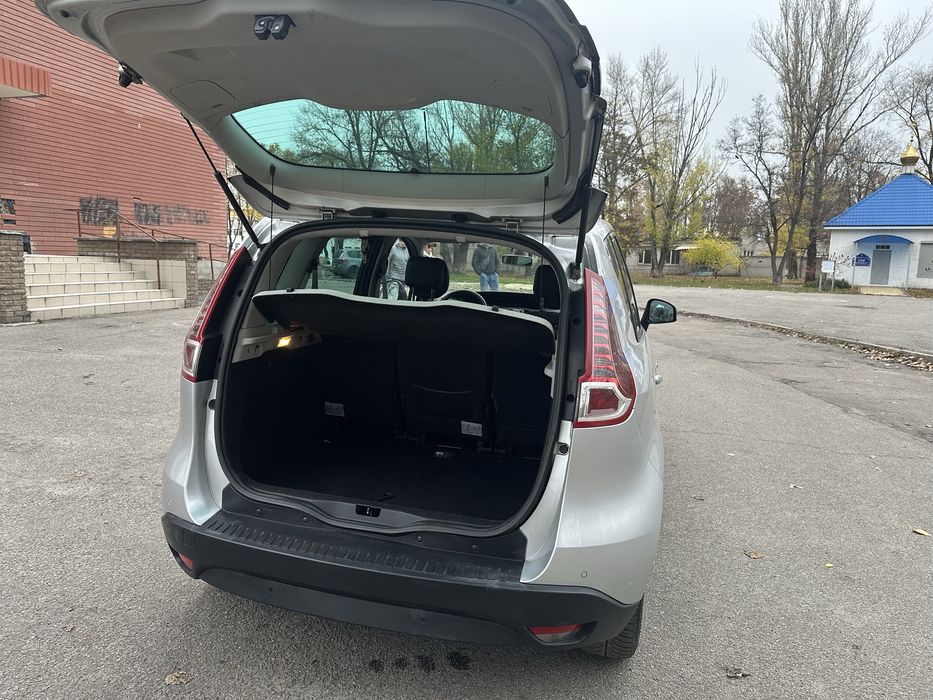 Авто renault scenic 2011 дизель 1.6