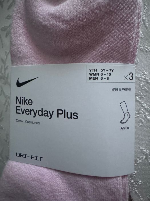 Продам шкарпетки Nike DRI-fit Everyday Plus original; розмір M 38-42