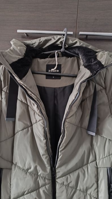 Продам зимову куртку.