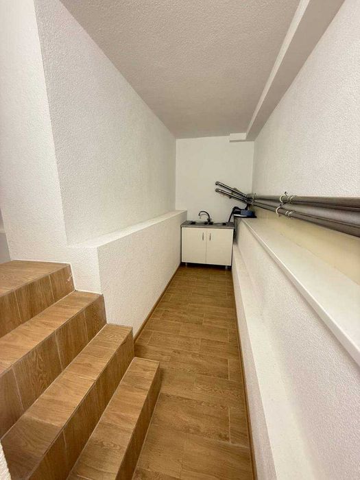 Продаж комерційного приміщення 76 кв.м. в р-ні Поділля - Слов'янка.