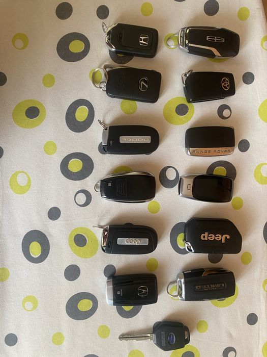 Продам б/у оригінальні смарт ключі запалювання до автомобілів