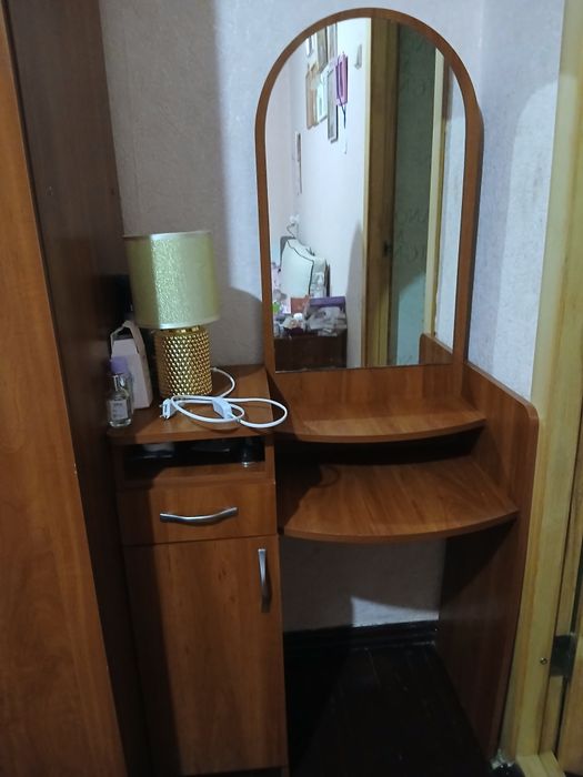 Продам трюмо в ідеальному стані.