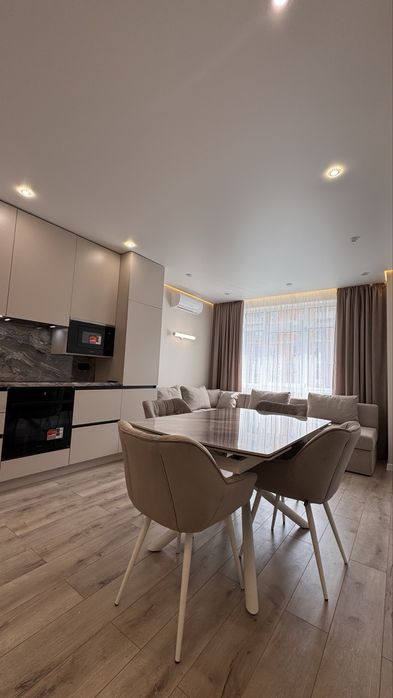 Центр. Новобудова. 55 м.кв.