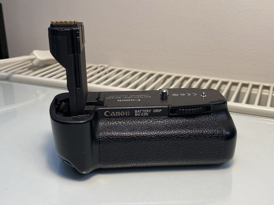 Canon battery grip BG-E2N