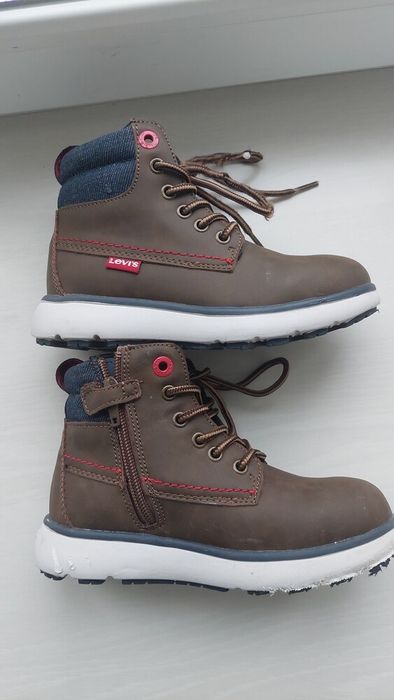 Черевики демісезонні, утеплені Levis р.30 устілка 19 см.

Стан відмінн