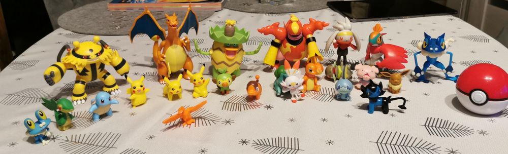 Mega zestaw Pokemon oryginalne jak nowe