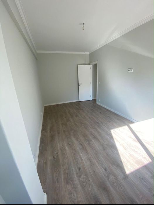 Arrendo apartamento em Amadora, excelente localização e remodelado.