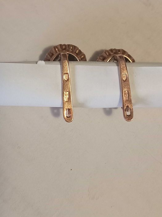 Красивые  советские золотые серьги  малинка с фианитами 583 проба!