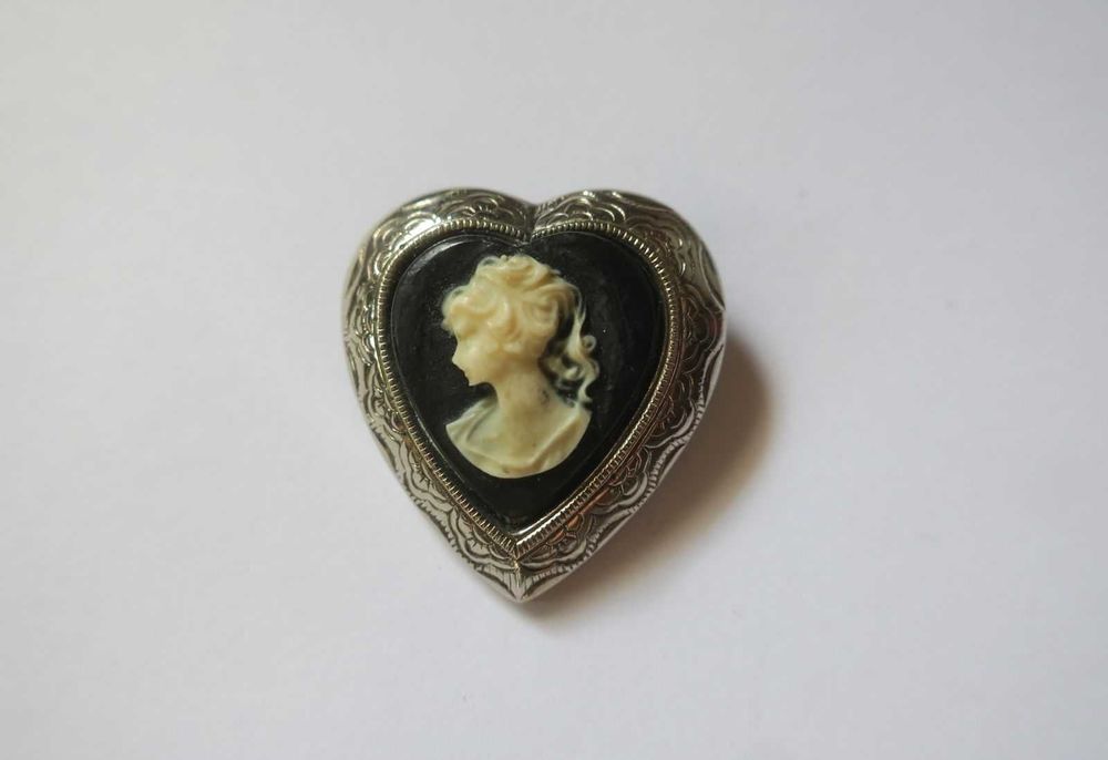 Stara broszka kamea styl wiktoriański serce