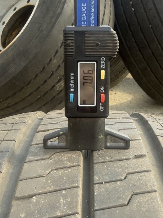 235/65R16C Continental(lato)