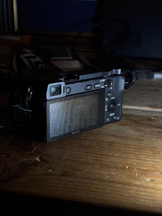 Sony Alpha a6300 + об’єктив 16-50mm