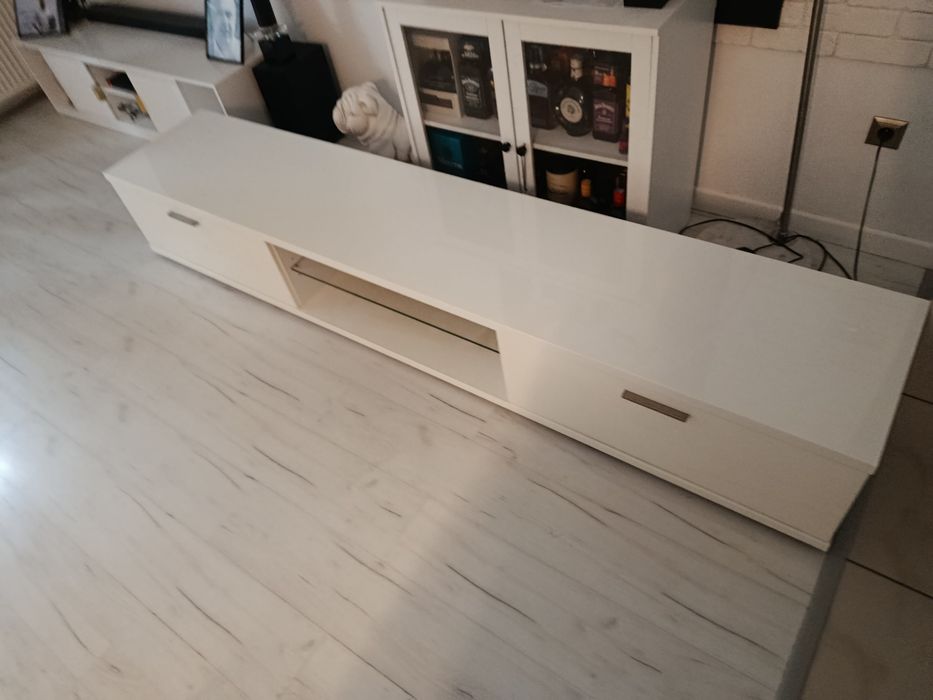 Szafka rtv pod tv