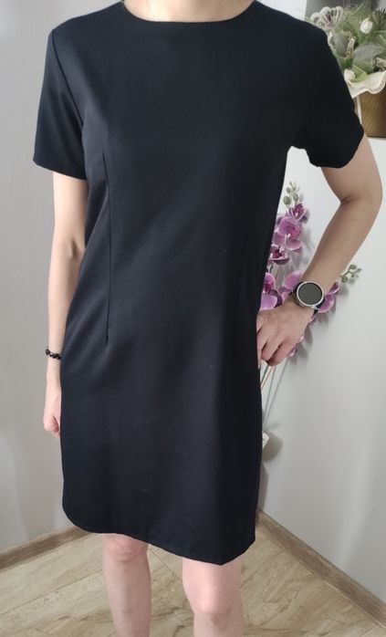 Elegancka sukienka mała czarna m
