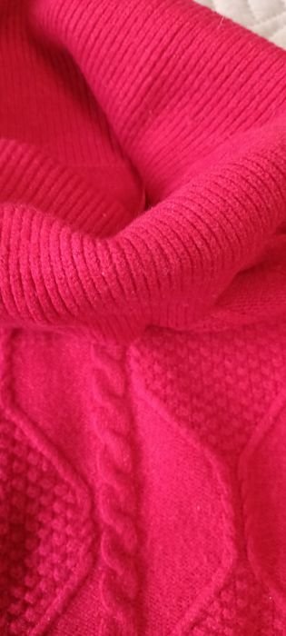 Czerwony sweter Reserved