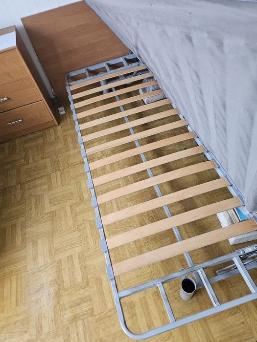 REZERWACJA Łóżko stelaż + materac  ok 150 x 200