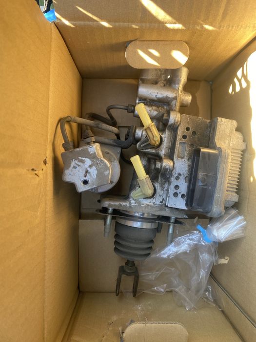 Головний тормозний циліндер на lexus es 300h