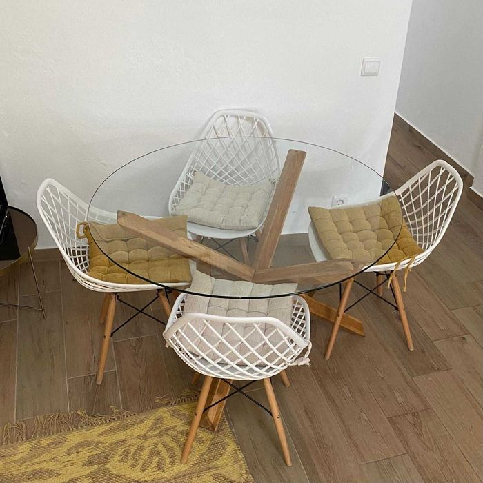 mesa e cadeiras de sala de comer