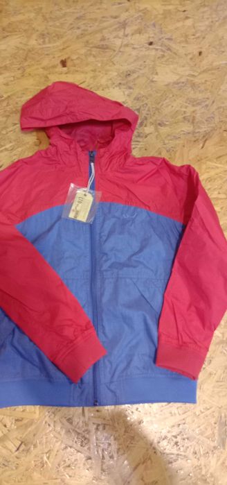 продам спортивную ветровку на 9-10 лет на рост 140-146см