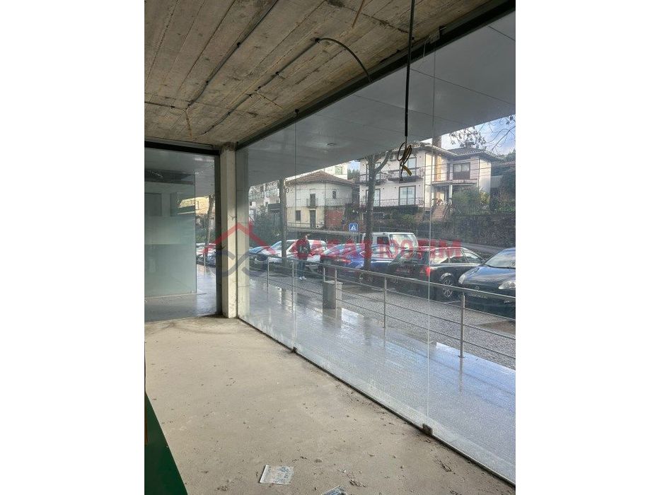 Loja para comércio no centro de Vale de Cambra