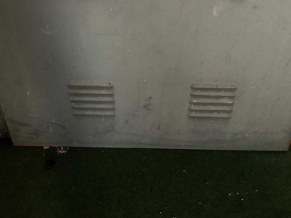 Portão em ferro cinzento