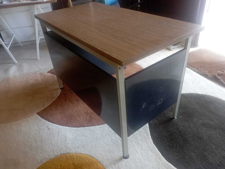 Secretária 114cmsx58cms FAMO estrutura metálica tampo fórmica